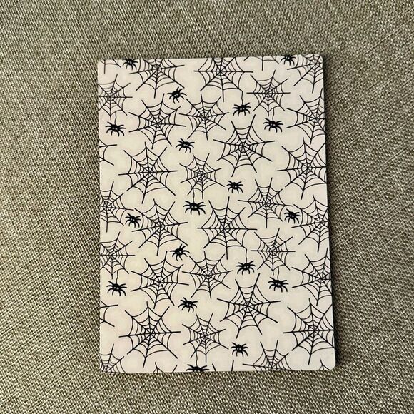 Spider Web Halloween Magnet - Picture 2 of 4